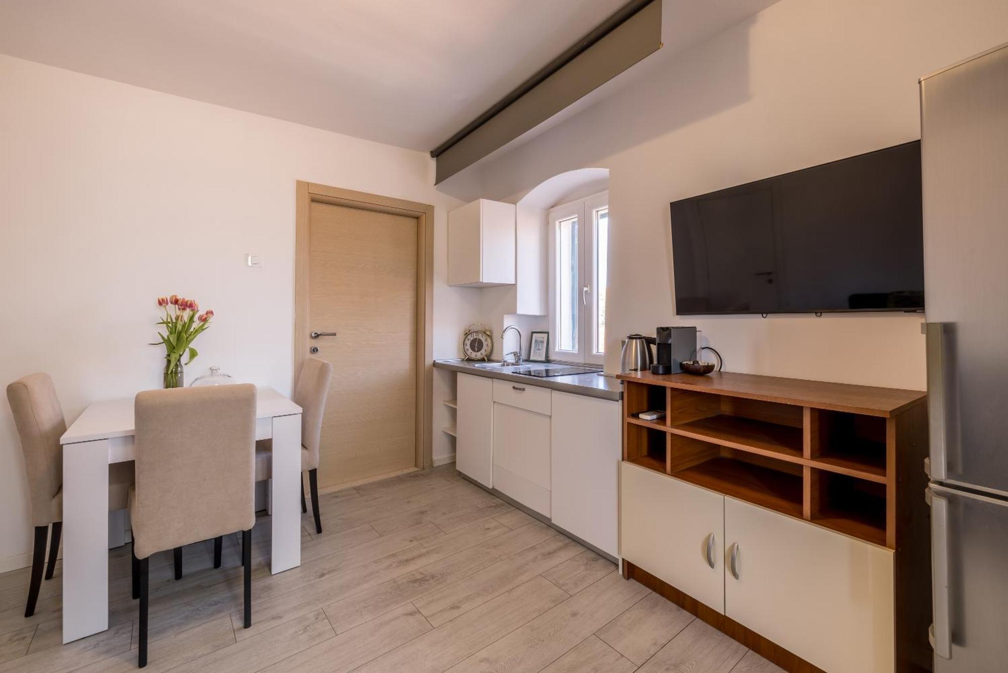 Split Central City Apartment Eksteriør billede